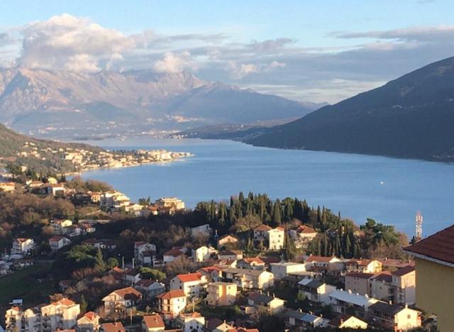 Apartment Simo Herceg Novi Buitenkant foto